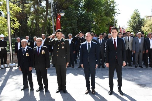 Kaymakam/Belediye Başkan V. Ercan Kayabaşı, 19 Eylül Gaziler Günü Çelenk Sunma Programına Katıldı.